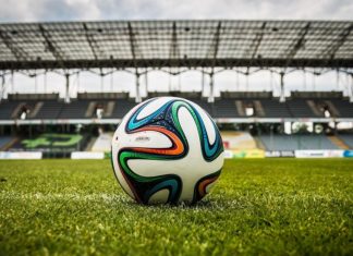 18-latek, rudović, na testach, w Anglii, kontraktem kurminowski